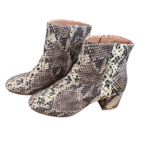 Urban Outfitters Women's Snakeskin Print Booties - Size 8 - Picture 2 of 5